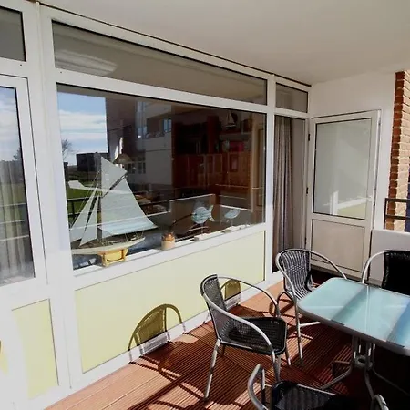 Föhrien-Oase - Ferienwohnung direkt am Südstrand - Haus Oland - Wohnung 4 Apartment *