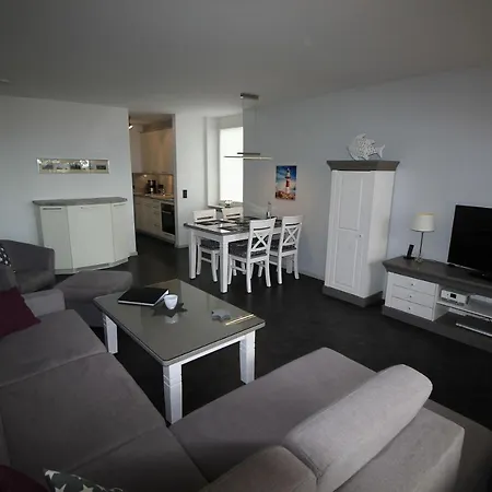 Föhrien-Oase - Ferienwohnung direkt am Südstrand - Haus Oland - Wohnung 4 *